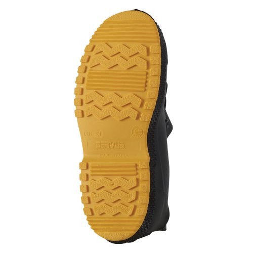Outsole has self-cleaning treads for better traction.